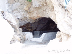 Santorini - Cave Zoodochos Pigis